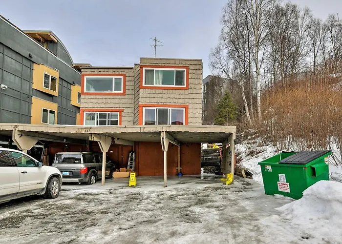 Walk To Town And Coast Anchorage Condo With Fireplace